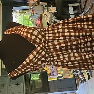 Cute sleeveless v-neck summer dress